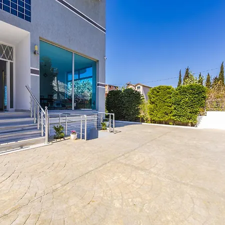 公寓 Peaceful With Views By Pikhost *